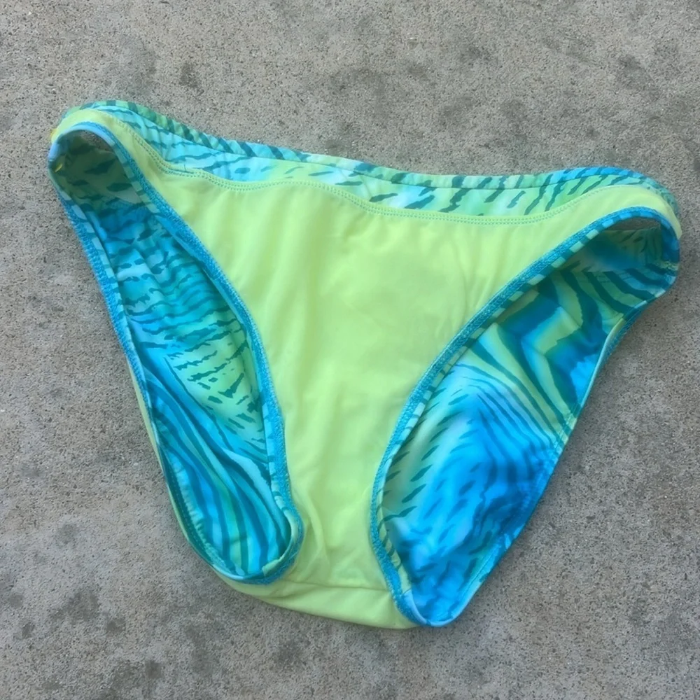 ST JOHN Sport Green Blue Design Swim Bikini Bottoms Size 8